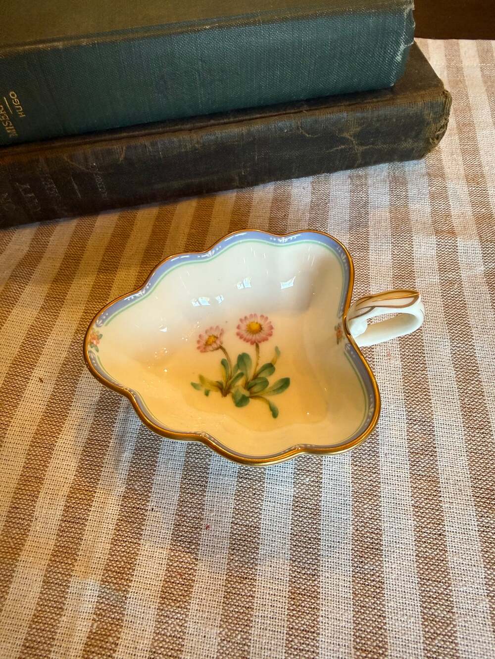 Vintage 1980's Noritake Bone China Mini Handled Leaf Nut Dish Floral Villa #4661